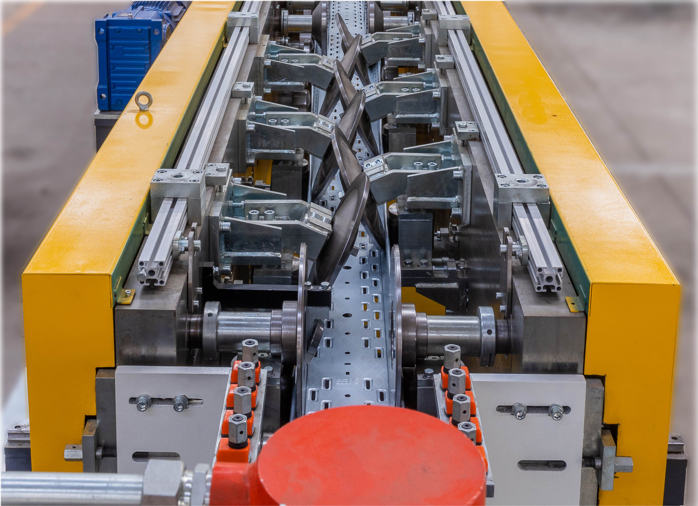 电缆桥架设备成型部分